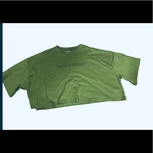 Supply & DEMAND GREEN OVERSIZED CROP TOP - Picture 3 of 8